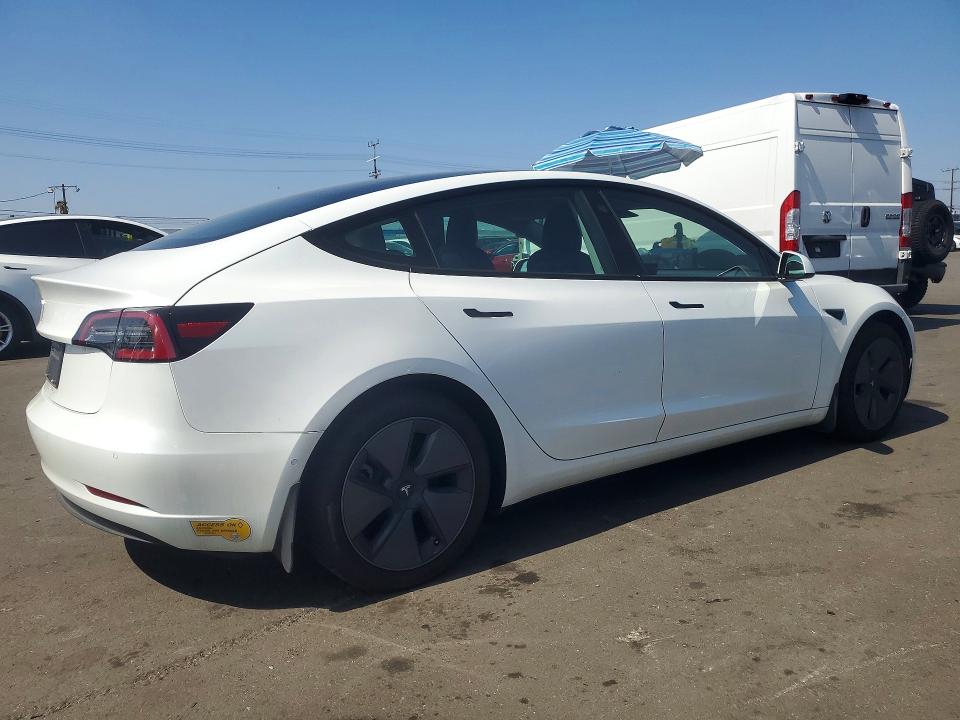 64395776 :رقم المزاد ، 5YJ3E1EA0NF125983 vin ، 2022 Tesla Model 3 مزاد بيع