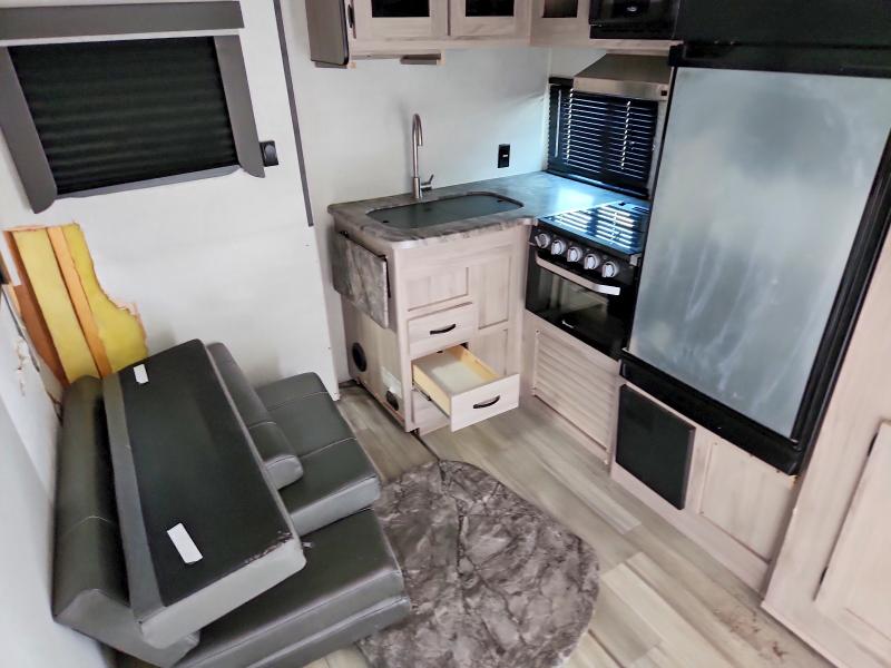 67847036 :رقم المزاد ، 5ZT2SBRB0NS044318 vin ، 2022 Forest River Forest Riv مزاد بيع