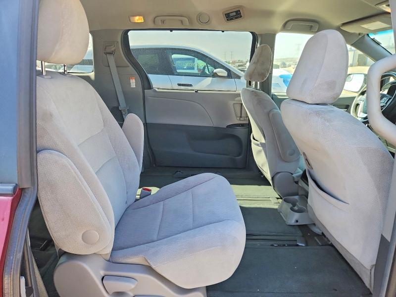 68654256 :رقم المزاد ، 5TDJZ3DC9HS146700 vin ، 2017 Toyota Sienna مزاد بيع