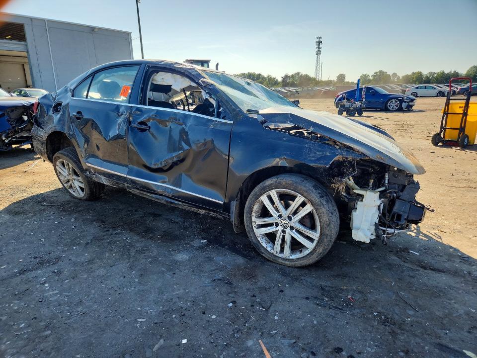 68950446 :رقم المزاد ، 3VWL17AJ9HM239367 vin ، 2017 Volkswagen Jetta مزاد بيع
