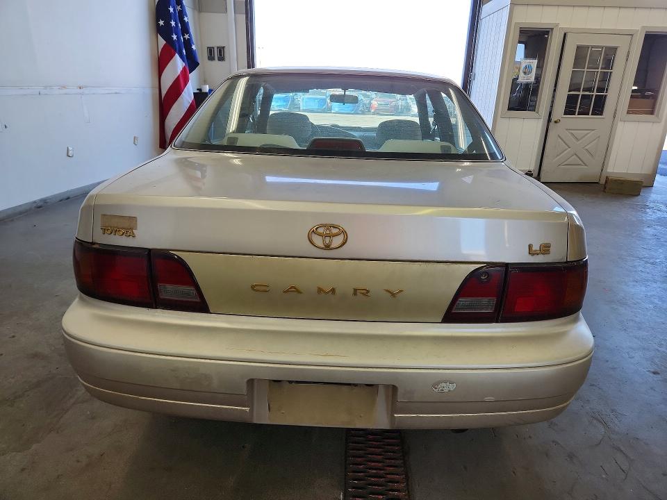 70956326 :رقم المزاد ، JT2BG12K7T0362669 vin ، 1996 Toyota Camry مزاد بيع