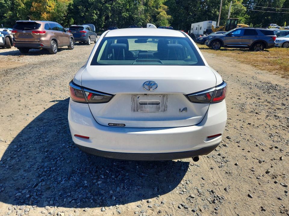 Продажа на аукционе авто 2017 Toyota Yaris Ia, vin: 3MYDLBYV7HY165227, номер лота: 69641626