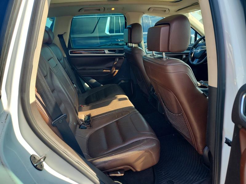 68050166 :رقم المزاد ، WVGEF9BP2CD008936 vin ، 2012 Volkswagen Touareg مزاد بيع