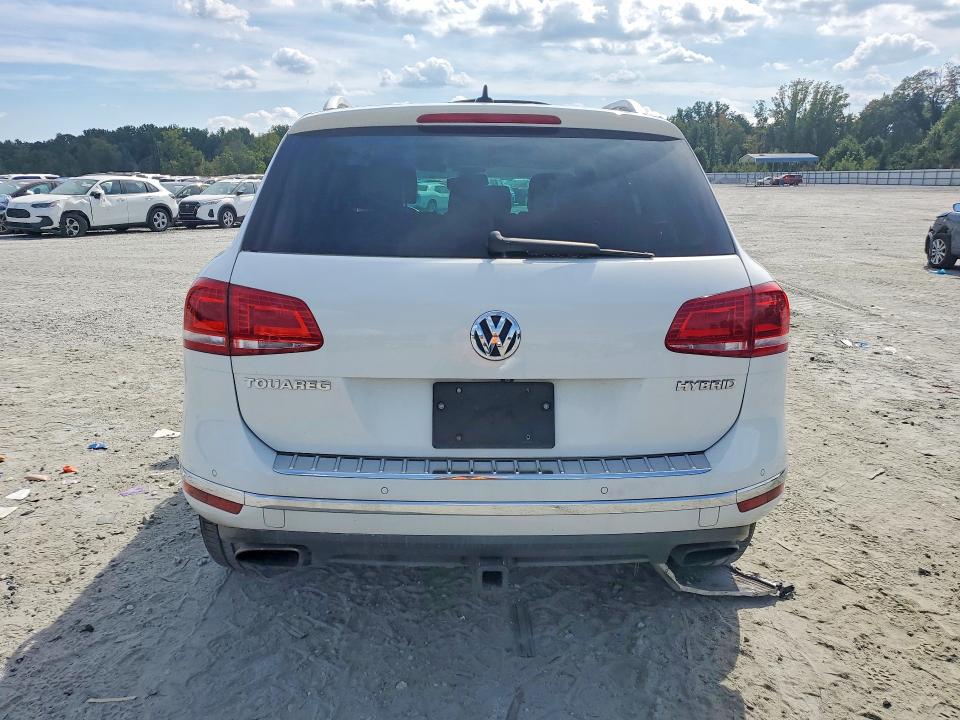 2015 Volkswagen Touareg მანქანა იყიდება აუქციონზე, vin: WVGEG9BP1FD006693, აუქციონის ნომერი: 68725946