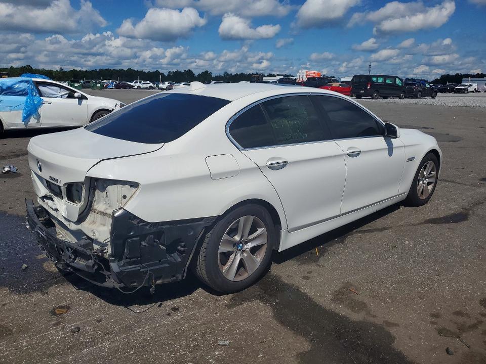 67777546 :رقم المزاد ، WBAFR1C59BC750864 vin ، 2011 Bmw 528 مزاد بيع