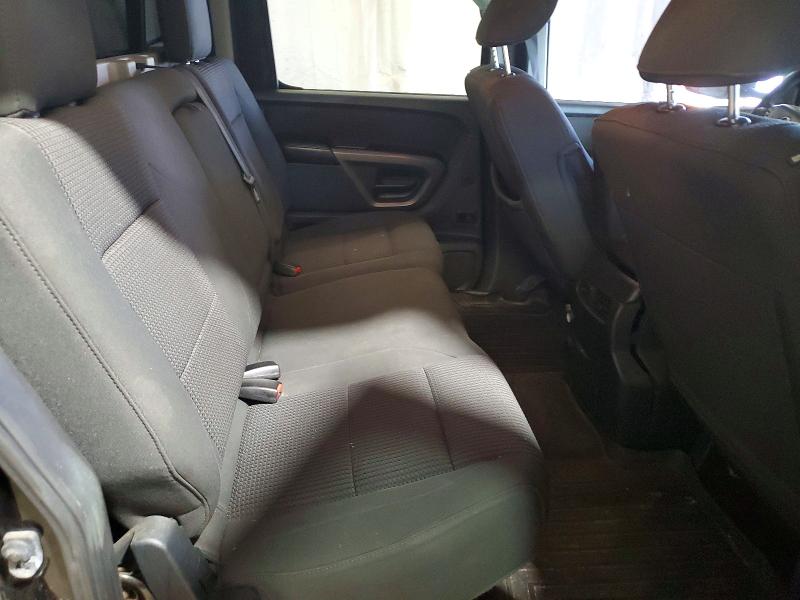 67700226 :رقم المزاد ، 1N6AA0EC0FN511527 vin ، 2015 Nissan Titan مزاد بيع