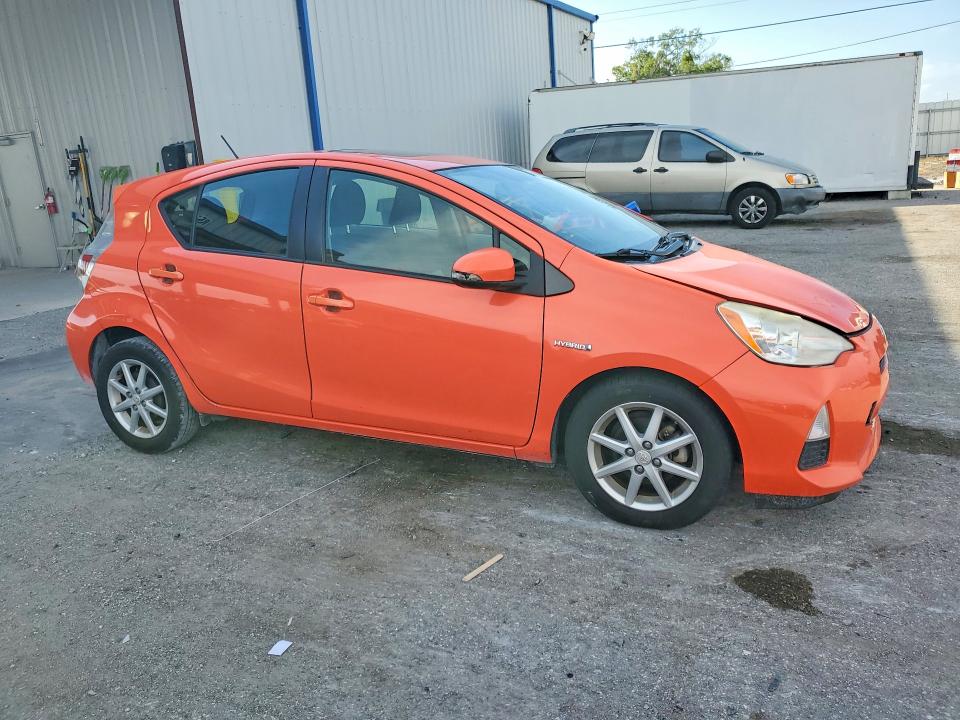 2013 Toyota Prius C მანქანა იყიდება აუქციონზე, vin: JTDKDTB35D1048311, აუქციონის ნომერი: 70055836