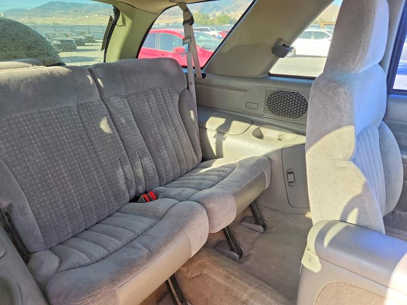 69032086 :رقم المزاد ، 1GNCT18W0YK104630 vin ، 2000 Chevrolet Blazer مزاد بيع