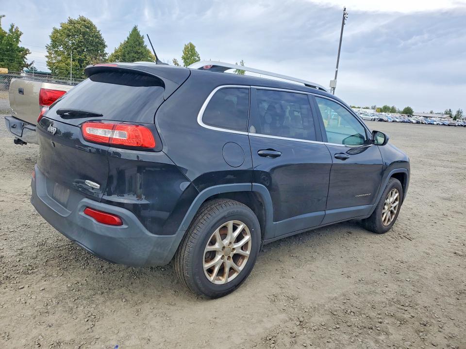 68701956 :رقم المزاد ، 1C4PJMCB4FW674089         vin ، 2015 Jeep Cherokee مزاد بيع