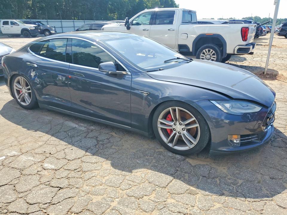 68843926 :رقم المزاد ، 5YJSA1E47GF115858 vin ، 2016 Tesla Model S مزاد بيع