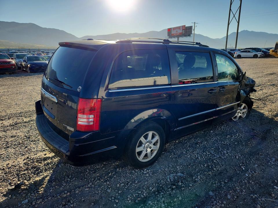 70302466 :رقم المزاد ، 2A4RR5DX1AR141565 vin ، 2010 Chrysler Town & Country مزاد بيع