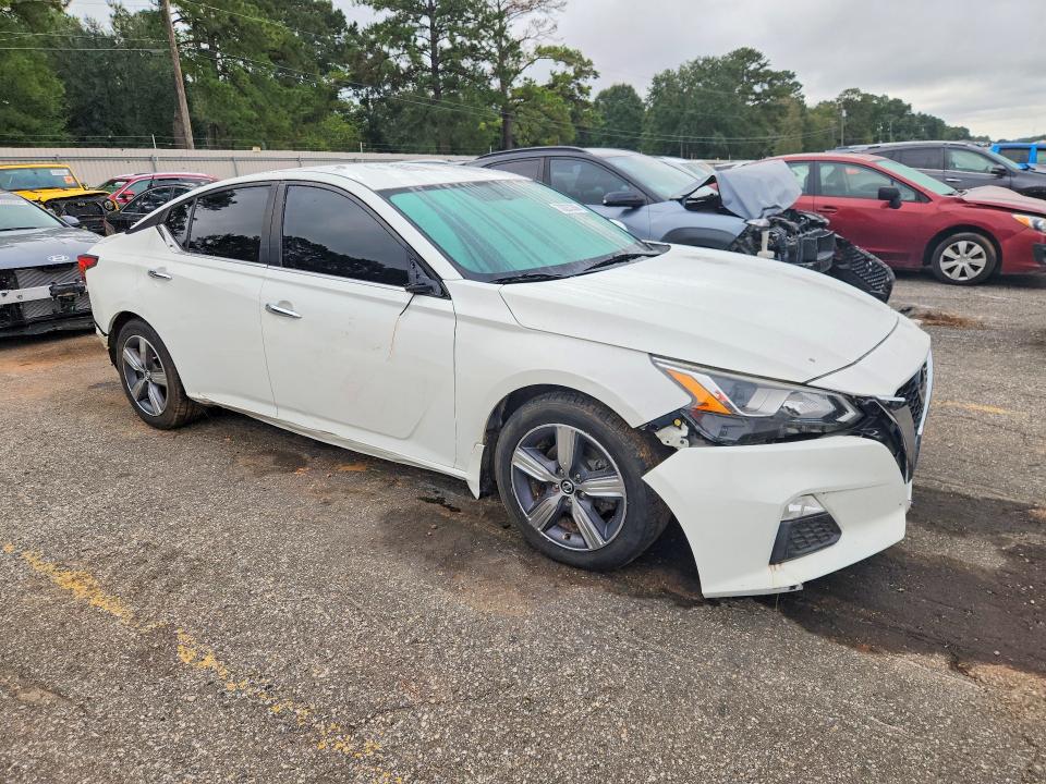 Продажа на аукционе авто 2020 Nissan Altima, vin: 1N4BL4BV0LN319489, номер лота: 70222266