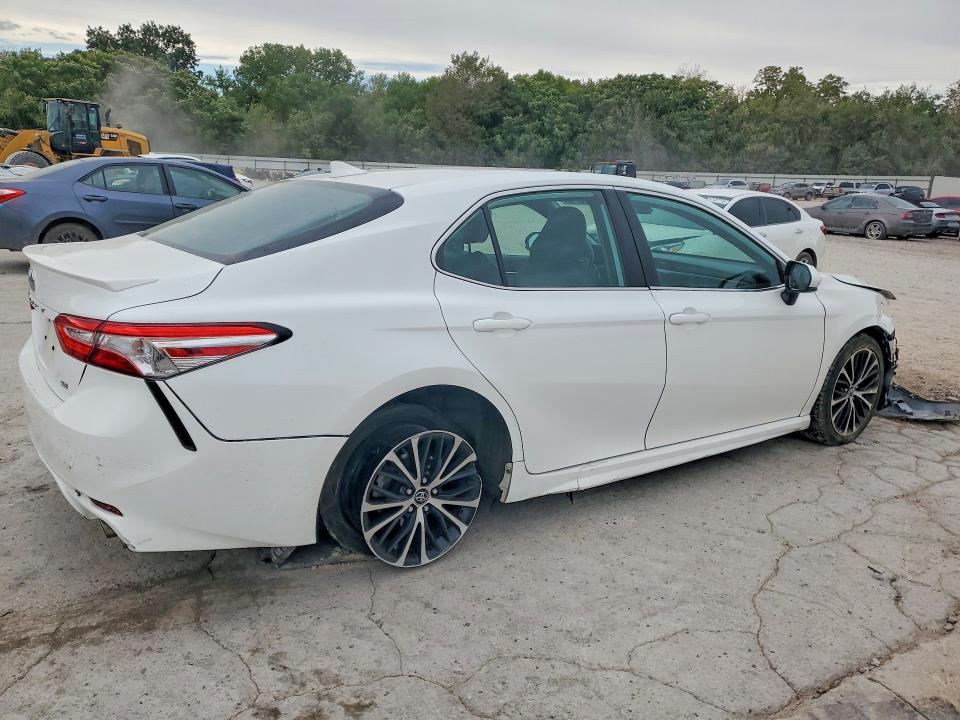 67968716 :رقم المزاد ، 4T1G11AK5LU897147 vin ، 2020 Toyota Camry مزاد بيع