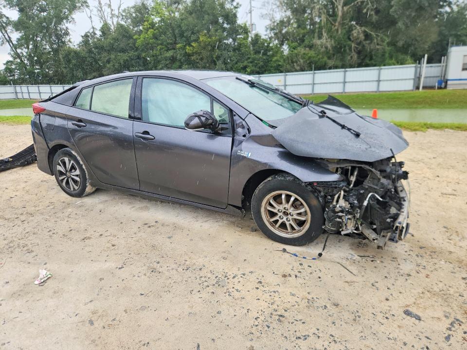 67849776 :رقم المزاد ، JTDKARFP6H3036915 vin ، 2017 Toyota Prius Prime مزاد بيع