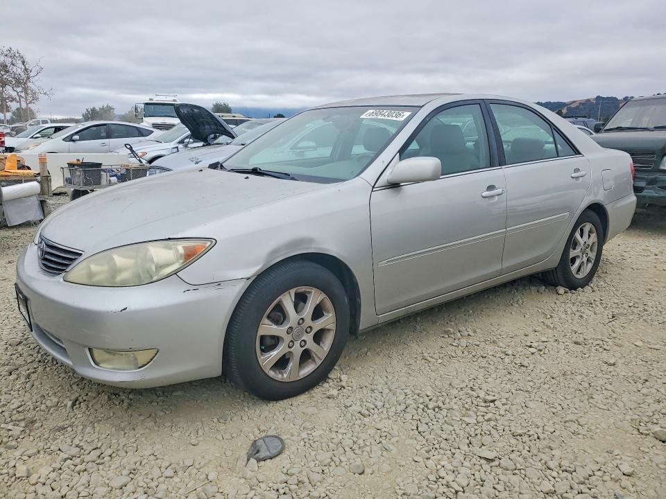 69843036 :رقم المزاد ، 4T1BE30K05U527593 vin ، 2005 Toyota Camry مزاد بيع