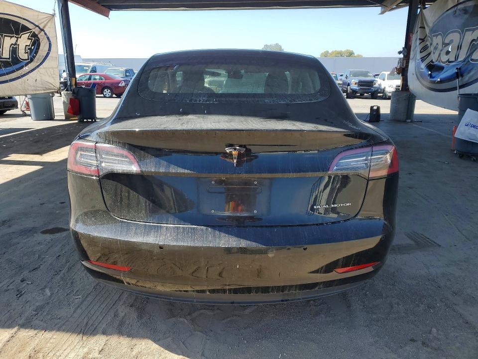69455756 :رقم المزاد ، 5YJ3E1EB1JF144433 vin ، 2018 Tesla Model 3 مزاد بيع