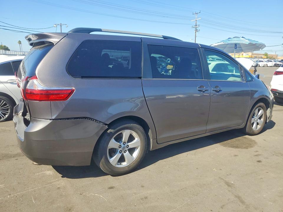 68805616 :رقم المزاد ، 5TDKK3DC2FS592824 vin ، 2015 Toyota Sienna مزاد بيع