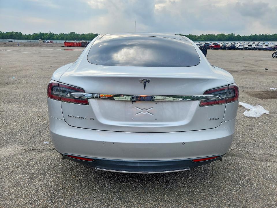 67115326 :رقم المزاد ، 5YJSA1H20FFP57069 vin ، 2015 Tesla Model S مزاد بيع