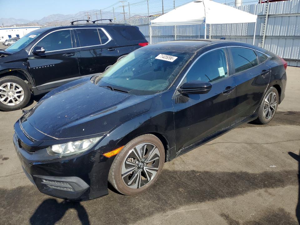 71405096 :رقم المزاد ، 2HGFC1F32JH640962 vin ، 2018 Honda Civic مزاد بيع