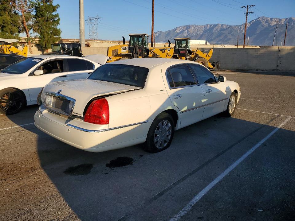 Продажа на аукционе авто 2003 Lincoln Town Car, vin: 1LNHM83W53Y673034, номер лота: 69687876