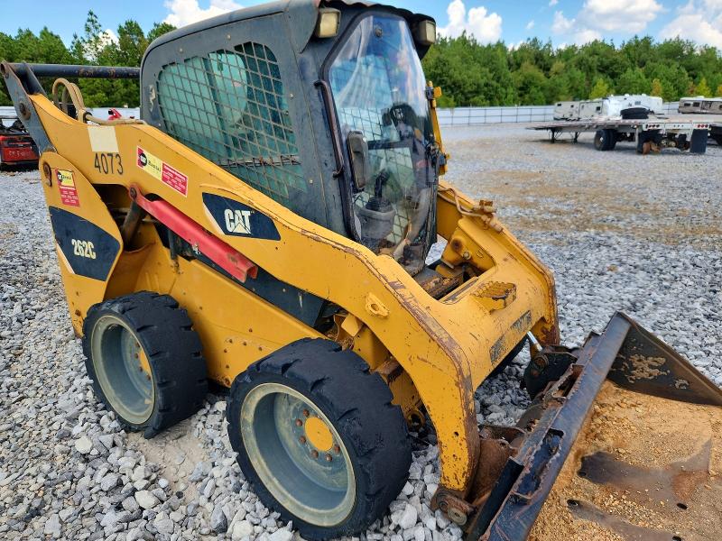 66987536 :رقم المزاد ، CAT0262CJMST04073 vin ، 2017 Caterpillar 236d Skid Steer مزاد بيع