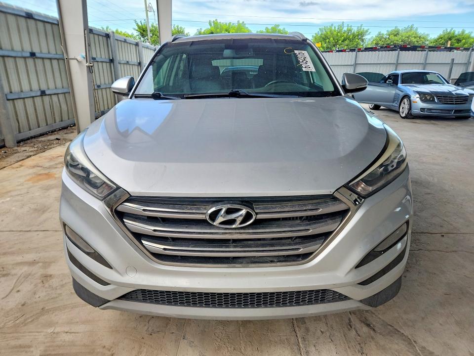 67454376 :رقم المزاد ، KM8J33A20JU737671 vin ، 2018 Hyundai Tucson مزاد بيع