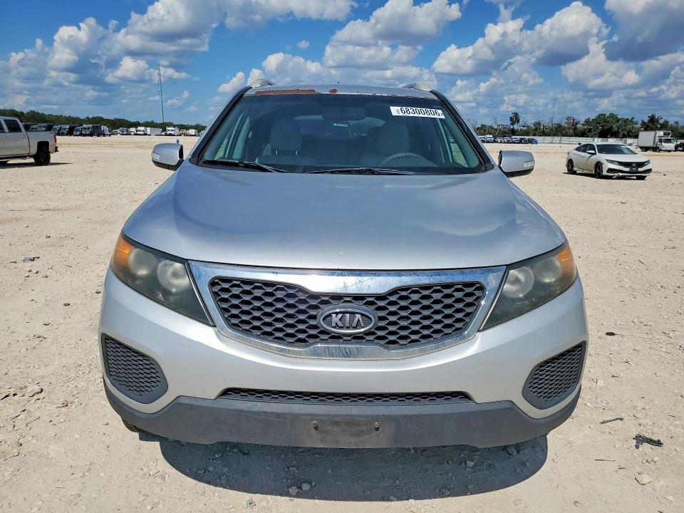 2013 Kia Sorento მანქანა იყიდება აუქციონზე, vin: 5XYKTDA24DG343806, აუქციონის ნომერი: 68300806