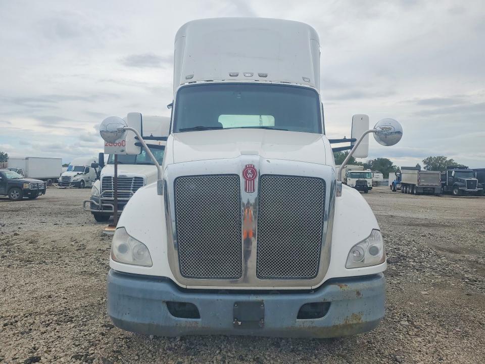 69941886 :رقم المزاد ، 1XKYA48X7FJ403375 vin ، 2015 Kenworth T680 مزاد بيع