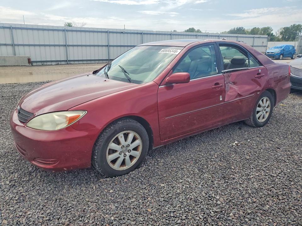 68695346 :رقم المزاد ، 4T1BF30K22U004486 vin ، 2002 Toyota Camry مزاد بيع