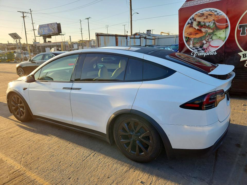 68690476 :رقم المزاد ، 7SAXCAE56NF362491 vin ، 2022 Tesla Model X مزاد بيع