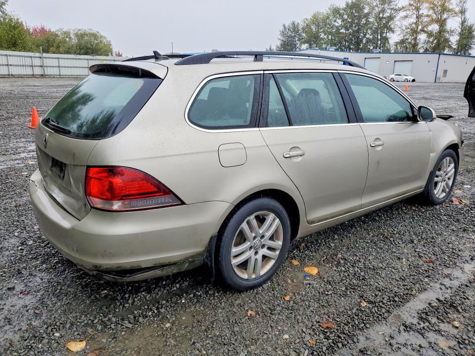71233326 :رقم المزاد ، 3VWML7AJ1EM625193 vin ، 2014 Volkswagen Jetta مزاد بيع