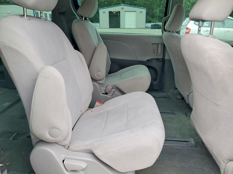 69743756 :رقم المزاد ، 5TDZZ3DC6HS884781 vin ، 2017 Toyota Sienna مزاد بيع