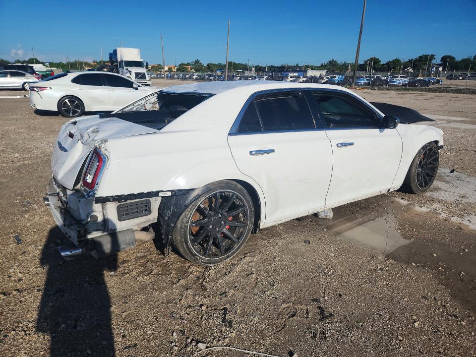 2013 Chrysler 300c მანქანა იყიდება აუქციონზე, vin: 2C3CCAET5DH675720, აუქციონის ნომერი: 68772526