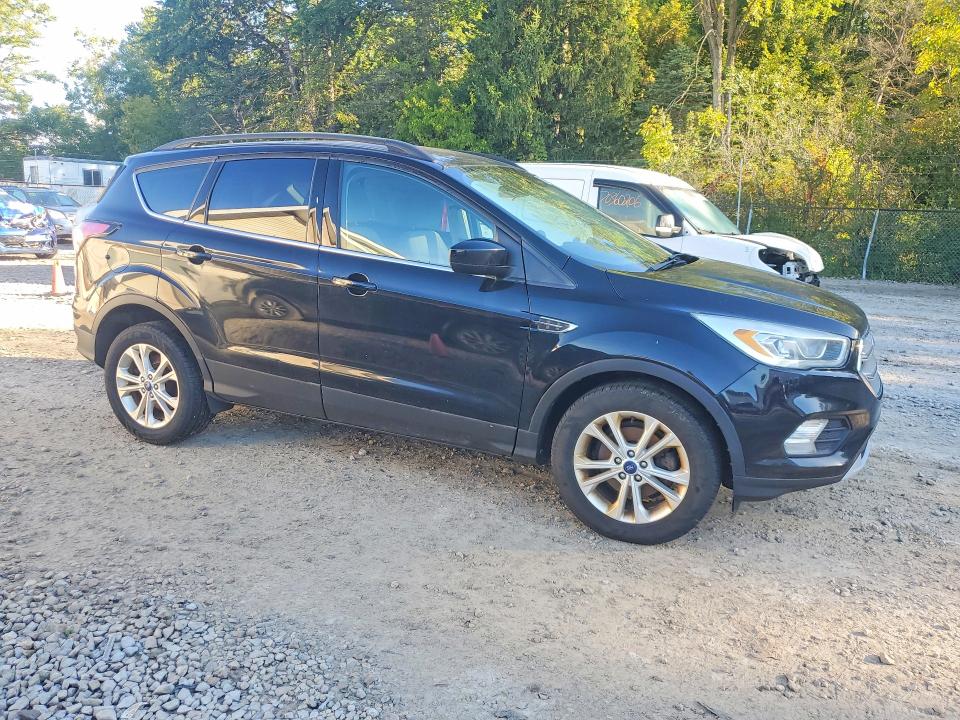 Продажа на аукционе авто 2017 Ford Escape, vin: 1FMCU0GD2HUE91813, номер лота: 70744696