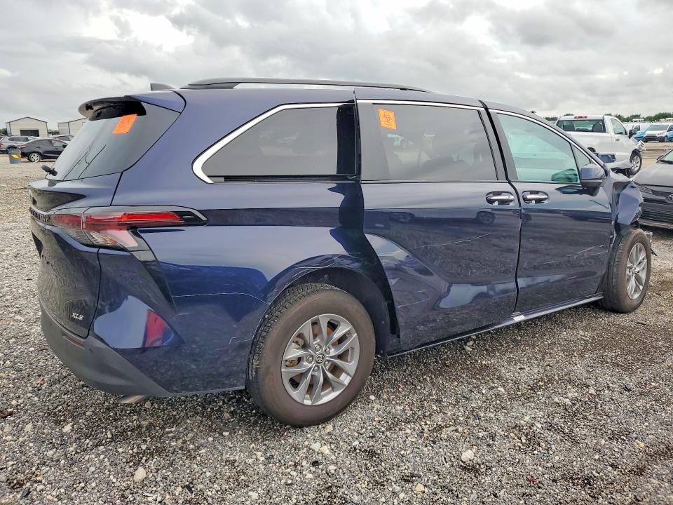 Продажа на аукционе авто 2025 Toyota Sienna, vin: 5TDYRKEC6SS229967, номер лота: 70101816