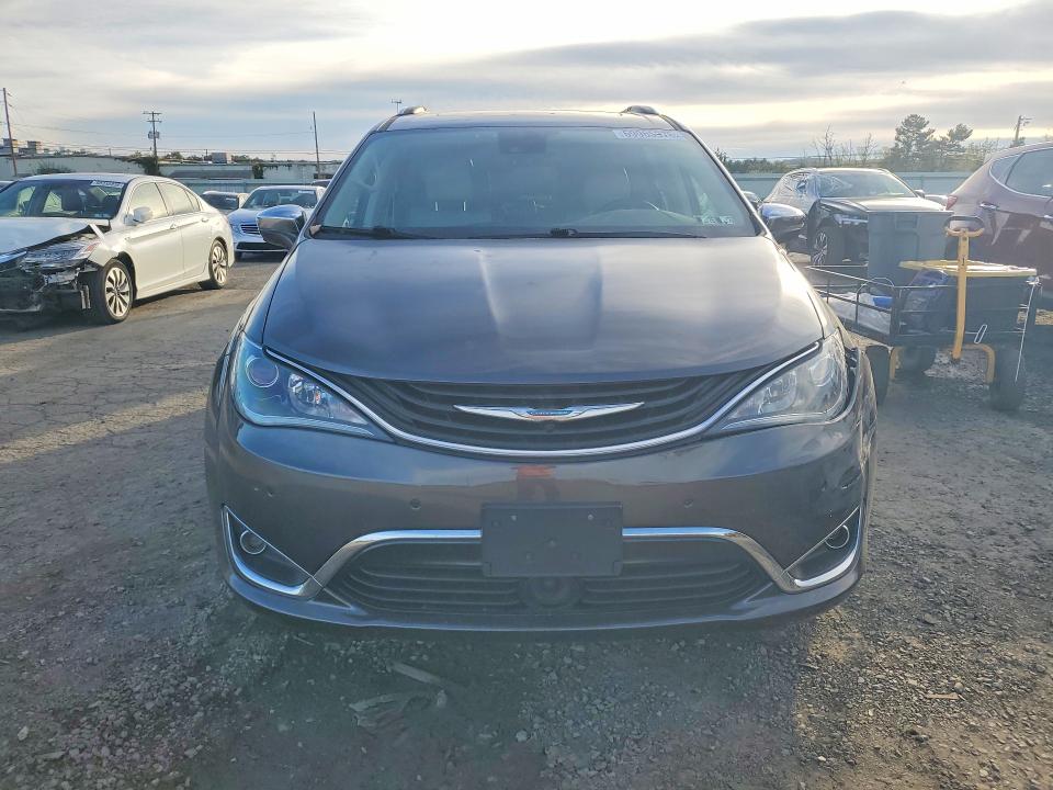 Продажа на аукционе авто 2018 Chrysler Pacifica, vin: 2C4RC1N70JR230526, номер лота: 69965976