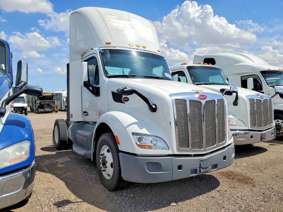 Продаж на аукціоні авто 2015 Peterbilt 579, vin: 1XPBA48X2FD286299, номер лоту: 65236476