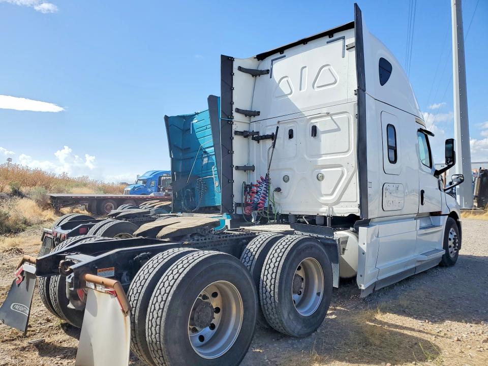 Auction sale of the 2019 Freightliner Cascadia 126, vin: 3AKJHHDR2KSKL4272, lot number: 69435436