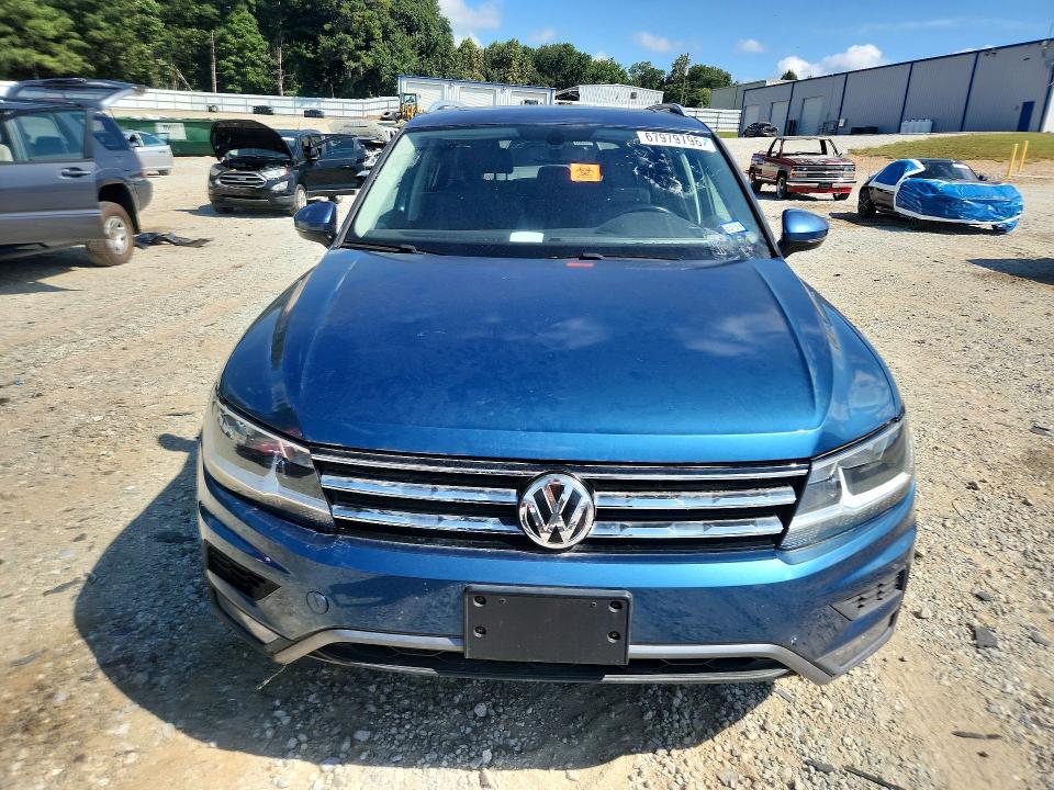 67979796 :رقم المزاد ، 3VV3B7AX0JM077138 vin ، 2018 Volkswagen Tiguan مزاد بيع