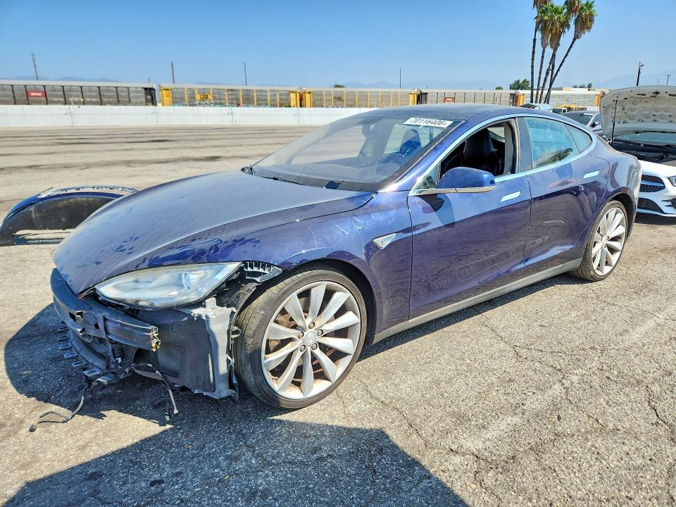 70116406 :رقم المزاد ، 5YJSA1DN0DFP12274 vin ، 2013 Tesla Model S مزاد بيع