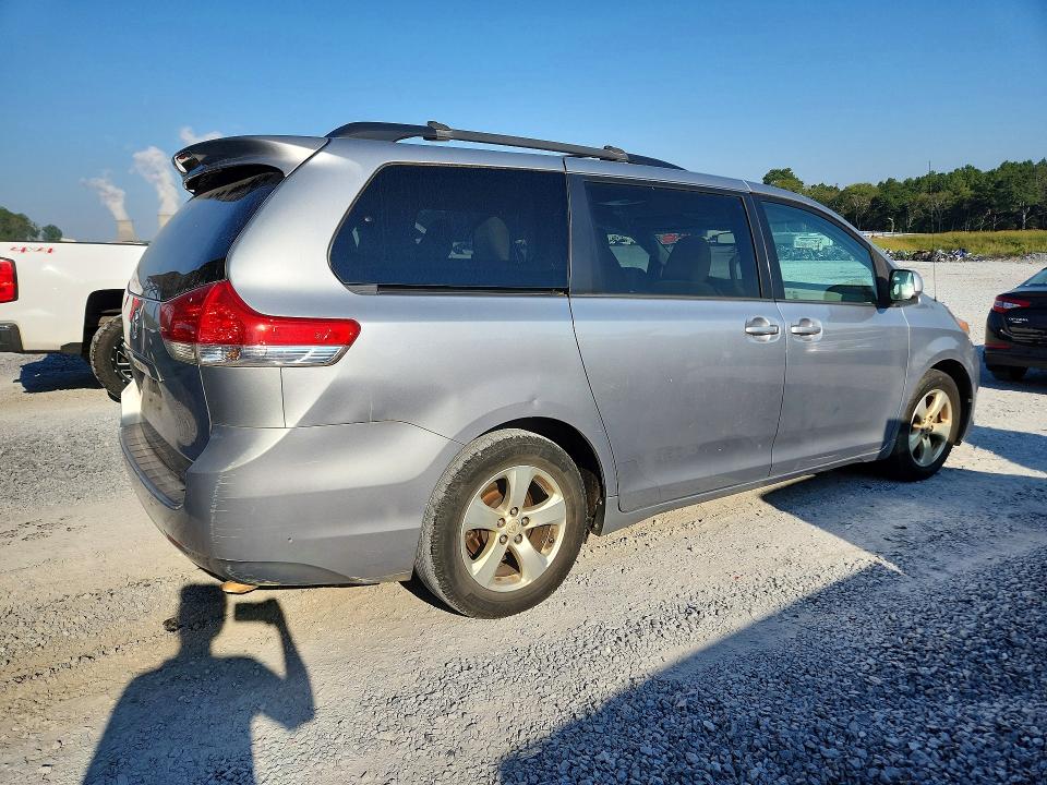 2013 Toyota Sienna მანქანა იყიდება აუქციონზე, vin: 5TDKK3DCXDS384901, აუქციონის ნომერი: 68297826