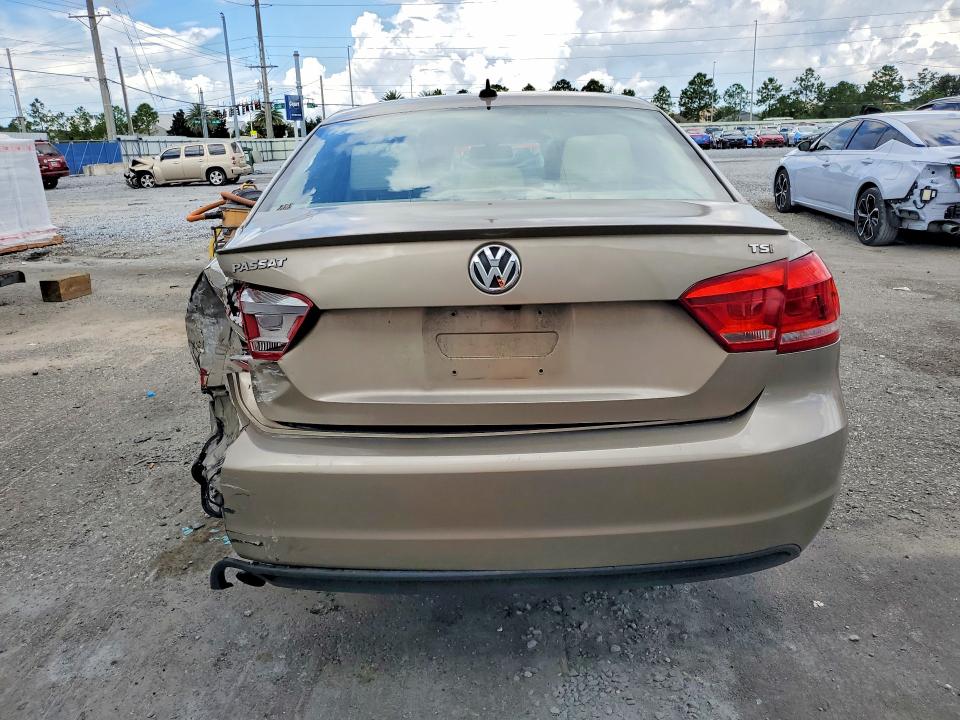 68642436 :رقم المزاد ، 1VWAT7A34FC109594 vin ، 2015 Volkswagen Passat مزاد بيع
