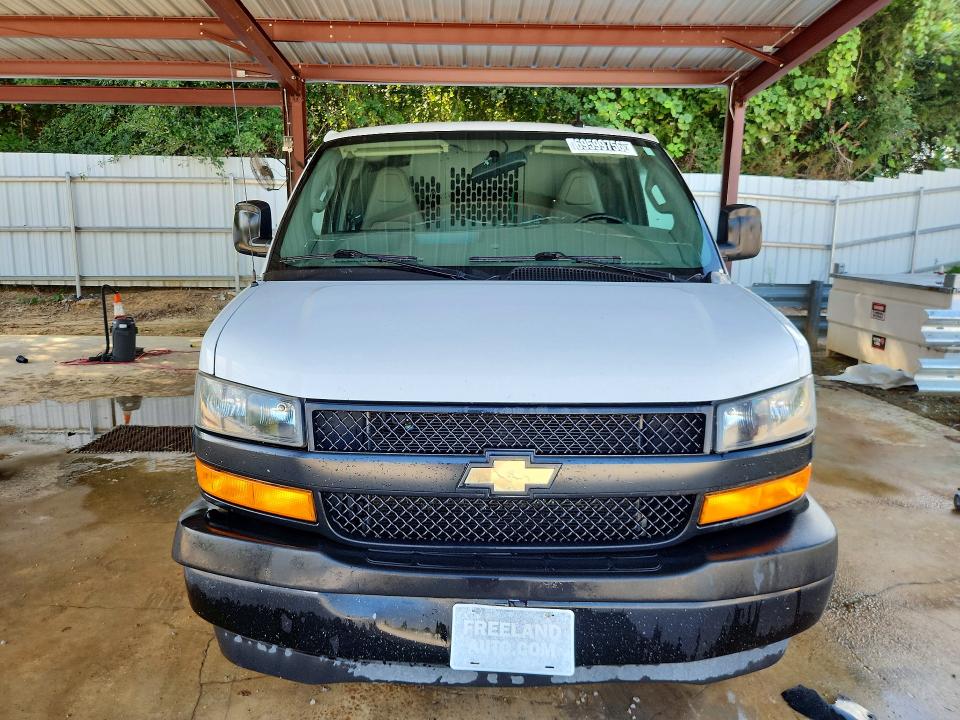 69599756 :رقم المزاد ، 1GCWGAFP0M1163022 vin ، 2021 Chevrolet Express G2500 مزاد بيع