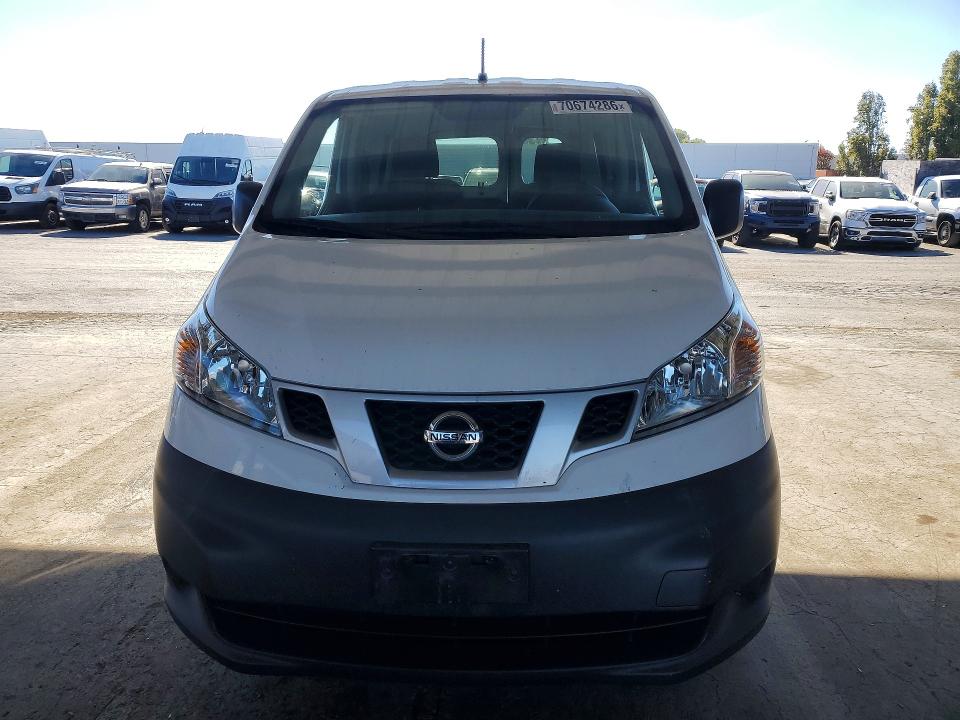 70674286 :رقم المزاد ، 3N6CM0KN2JK695020 vin ، 2018 Nissan Nv200 مزاد بيع
