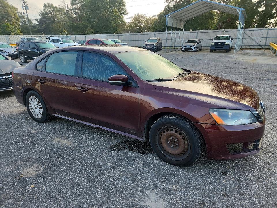 70361076 :رقم المزاد ، 1VWAP7A30EC027381 vin ، 2014 Volkswagen Passat مزاد بيع