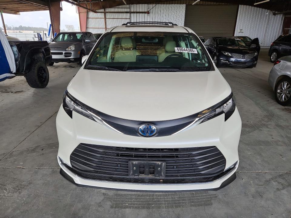 2021 Toyota Sienna მანქანა იყიდება აუქციონზე, vin: 5TDJSKFC6MS017271, აუქციონის ნომერი: 69044386