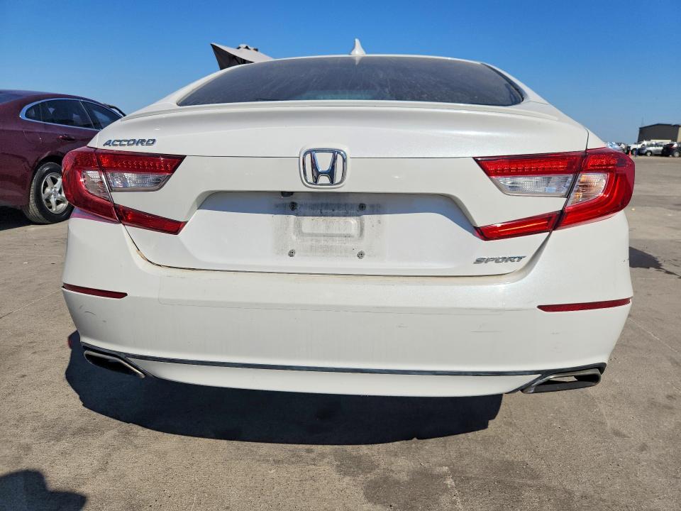 67320666 :رقم المزاد ، 1HGCV1F38JA153762 vin ، 2018 Honda Accord مزاد بيع