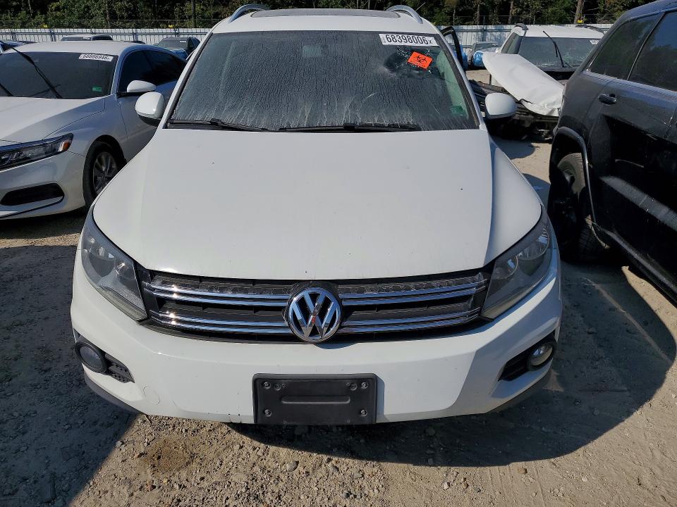 68398006 :رقم المزاد ، WVGBV7AX1FW555958 vin ، 2015 Volkswagen Tiguan مزاد بيع