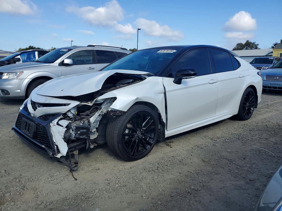 67679726 :رقم المزاد ، 4T1KZ1AK8MU053222 vin ، 2021 Toyota Camry مزاد بيع