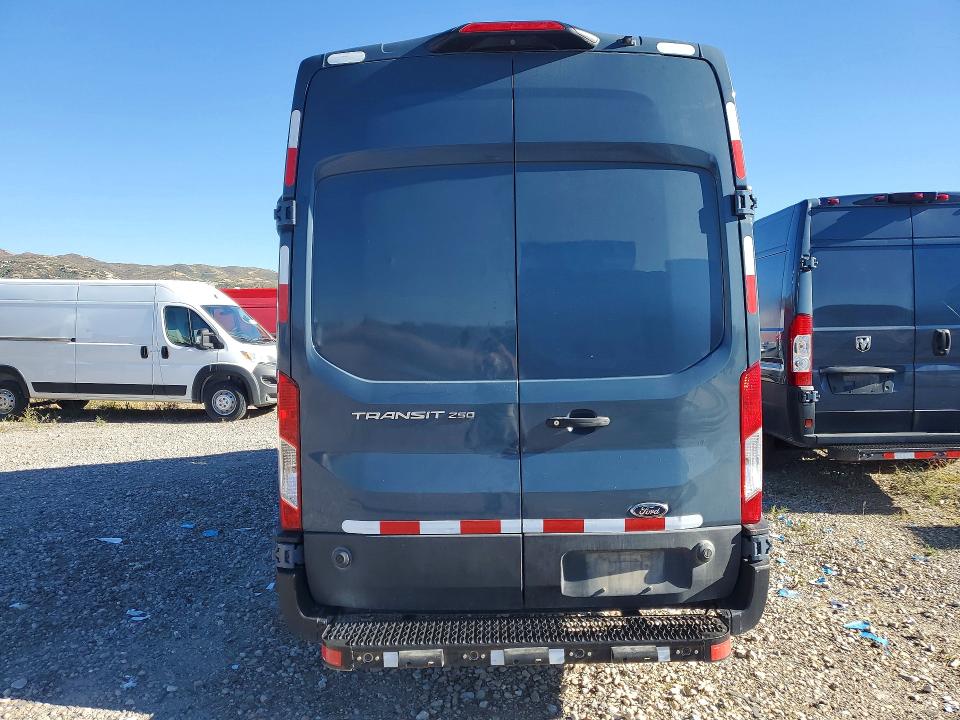 67252796 :رقم المزاد ، 1FTBR3X87LKB04330 vin ، 2020 Ford Transit 250 مزاد بيع